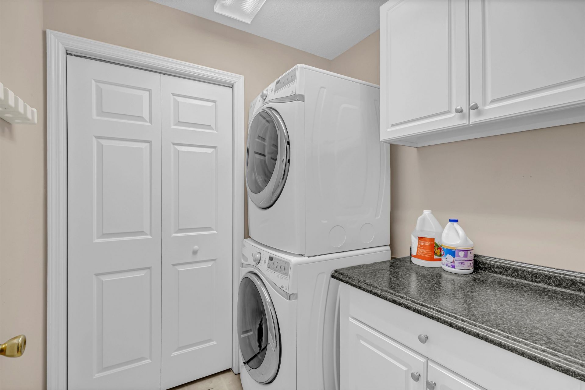 512 Hyacinth Dr. Photo 13