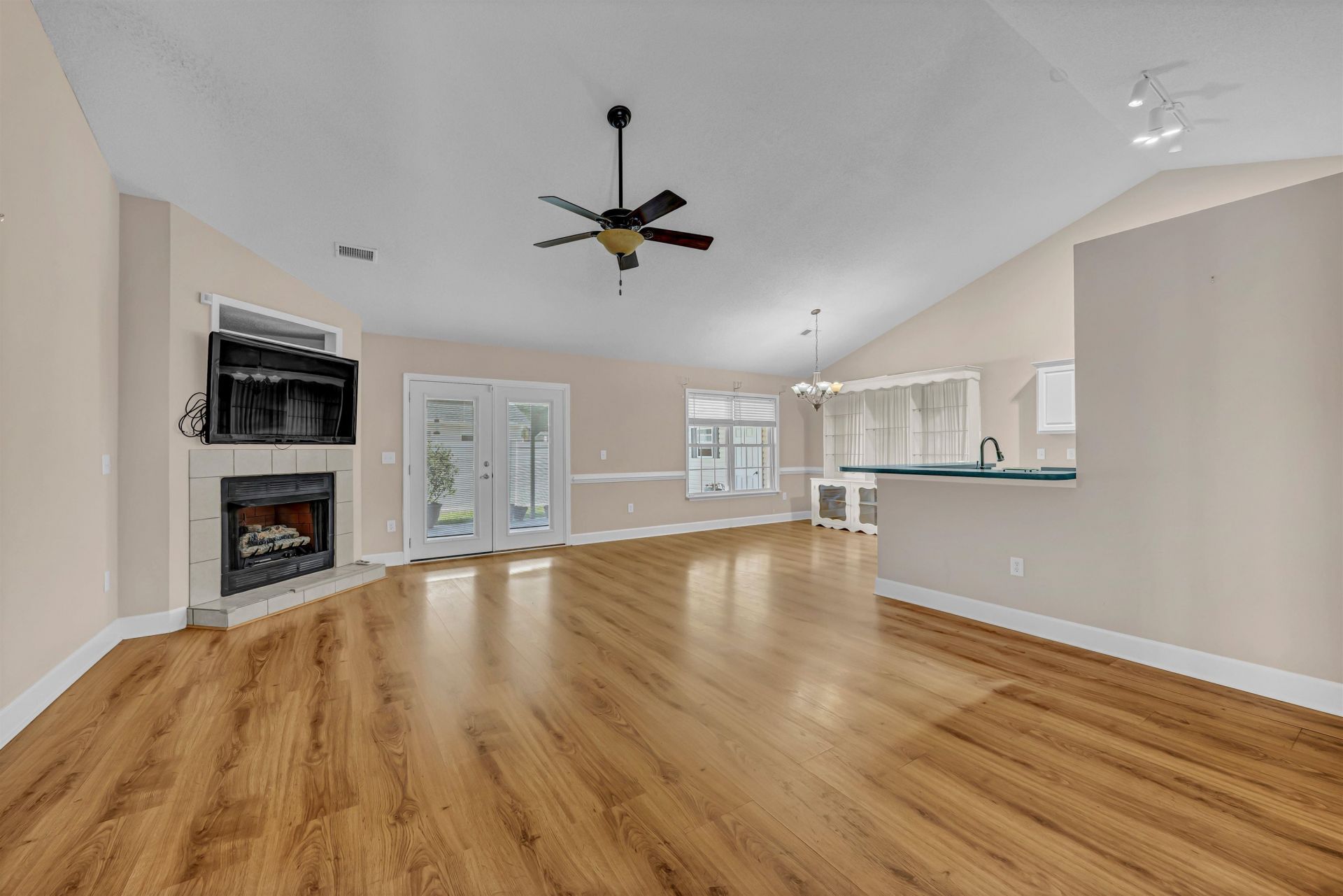 512 Hyacinth Dr. Photo 7