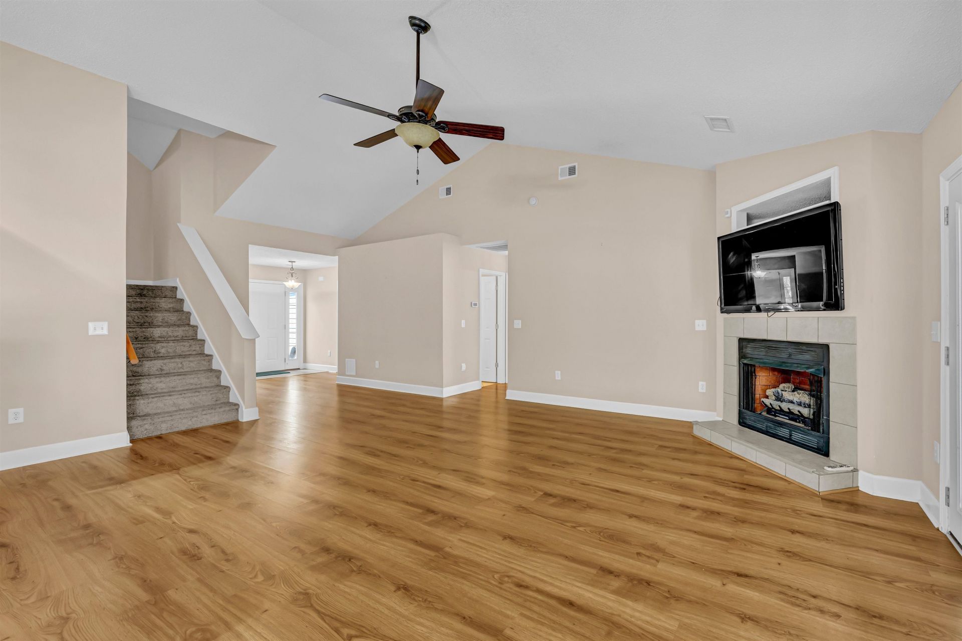 512 Hyacinth Dr. Photo 9