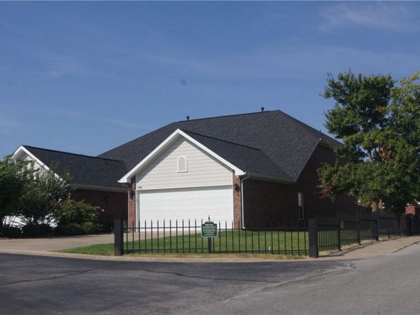 900 Dixon , Rogers, AR 72758