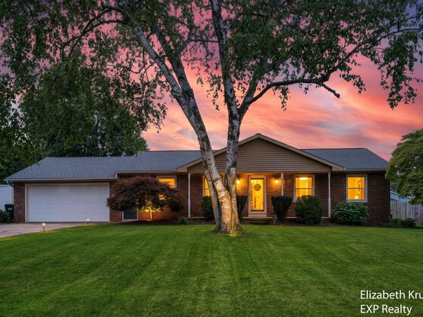 1502 Ridgewood Drive, Jenison, MI 49428