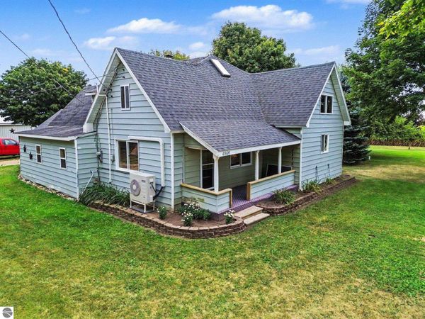 6564 Crapo Road N, St Louis, MI 48880