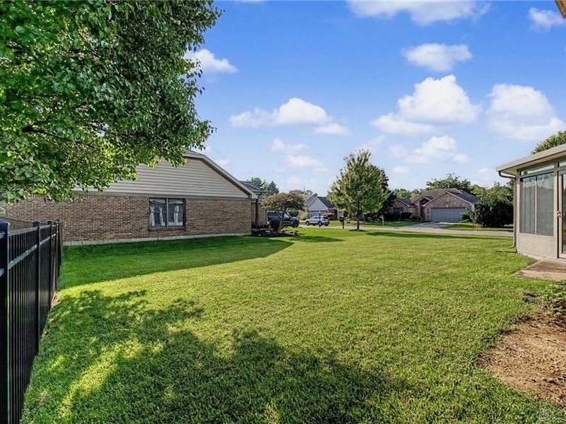9446 Country Path Trail, Miamisburg, OH 45342 Photo 3