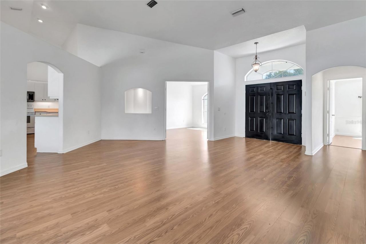 6856 NE 61st Avenue Road , Silver Springs, FL 34488 Photo