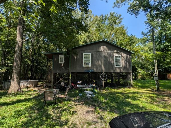 1518 Matlock Dr, Chapmansboro, TN 37035