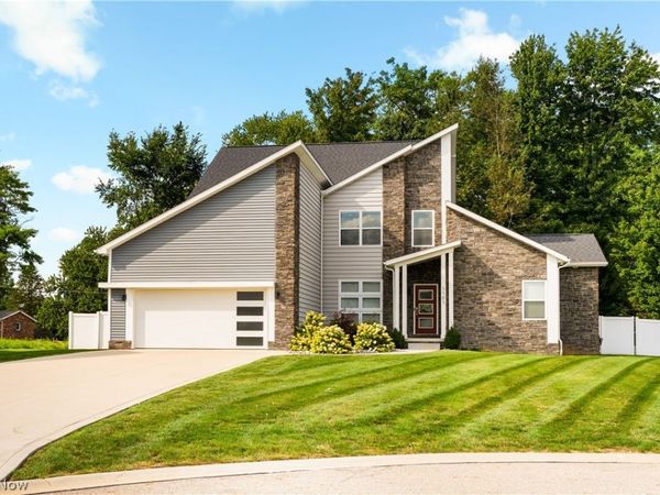 5585 Shadow Ridge Circle NW, North Canton, OH 44720