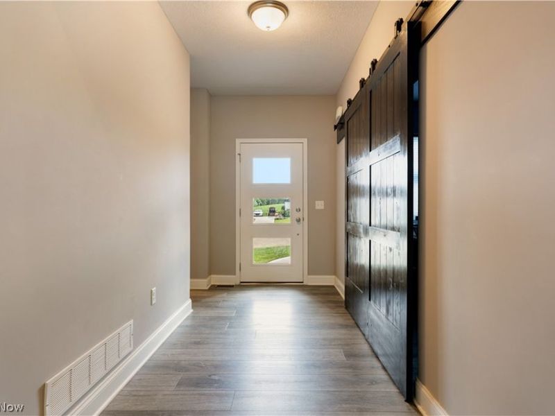 5585 Shadow Ridge Circle NW, North Canton, OH 44720 Photo 3