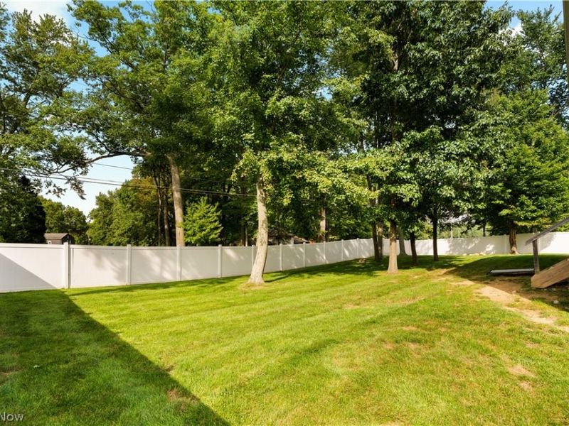 5585 Shadow Ridge Circle NW, North Canton, OH 44720 Photo 32