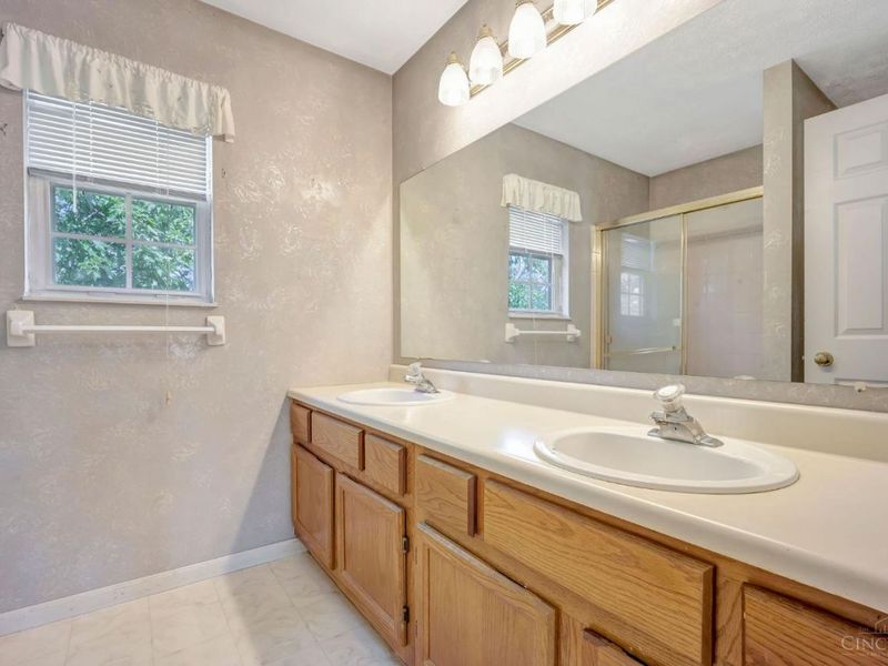 5526 Deervalley Court, Cincinnati, OH 45247 Photo 29