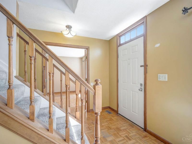 5526 Deervalley Court, Cincinnati, OH 45247 Photo 3