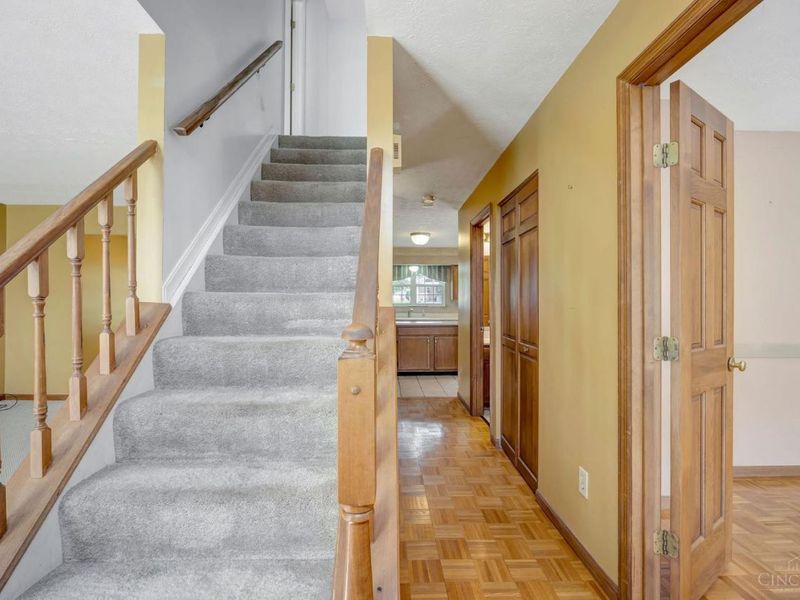 5526 Deervalley Court, Cincinnati, OH 45247 Photo 4