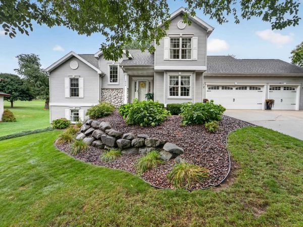 1604 Three Wood Drive, Mount Horeb, WI 53572