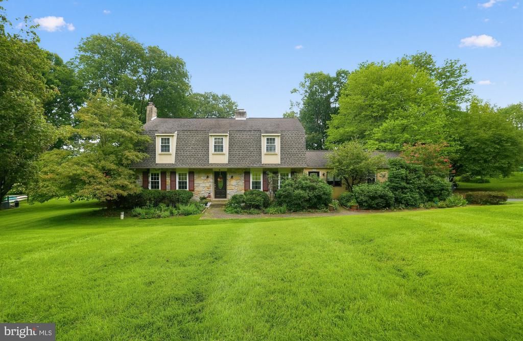 912 WARRIOR ROAD , MALVERN, PA 19355
