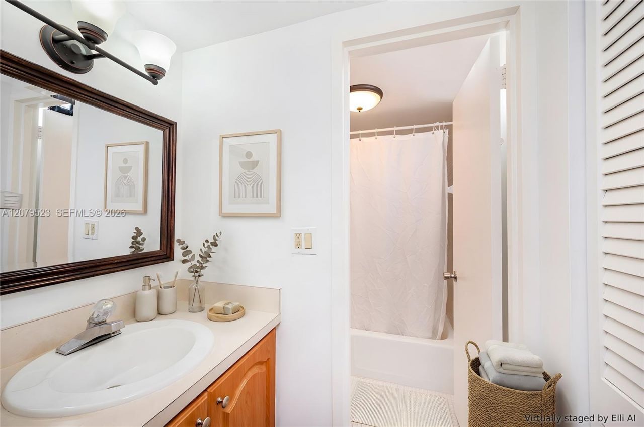 2899 Collins Ave , Unit 1505, Miami Beach, FL 33140 Photo