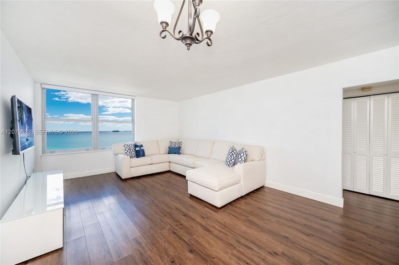 2899 Collins Ave , Unit 1505, Miami Beach, FL 33140 Photo