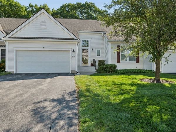 126 Clubhouse Lane, Unit 126, Northbridge, MA 01534