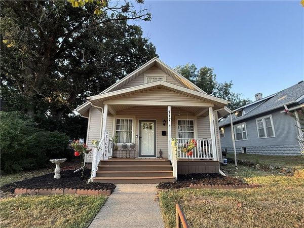 717 W 9th Street, Pittsburg, KS 66762