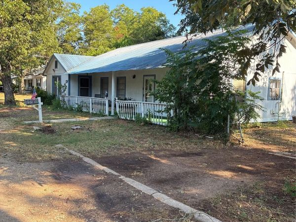 204 NW NW 5th ST , Smithville, TX 78957