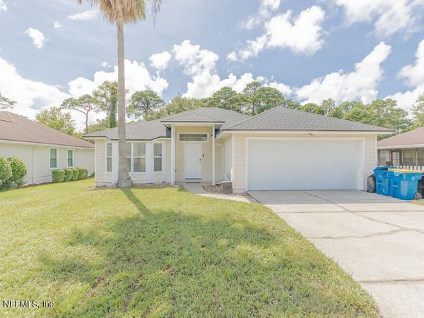1784 W CHANDELIER Circle, Jacksonville, FL 32225