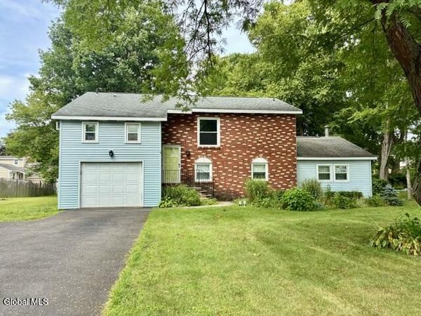 6 Pinestump Road, Albany, NY 12205