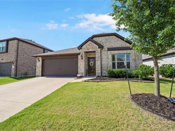 1272 Sumner Street, Aubrey, TX 76227