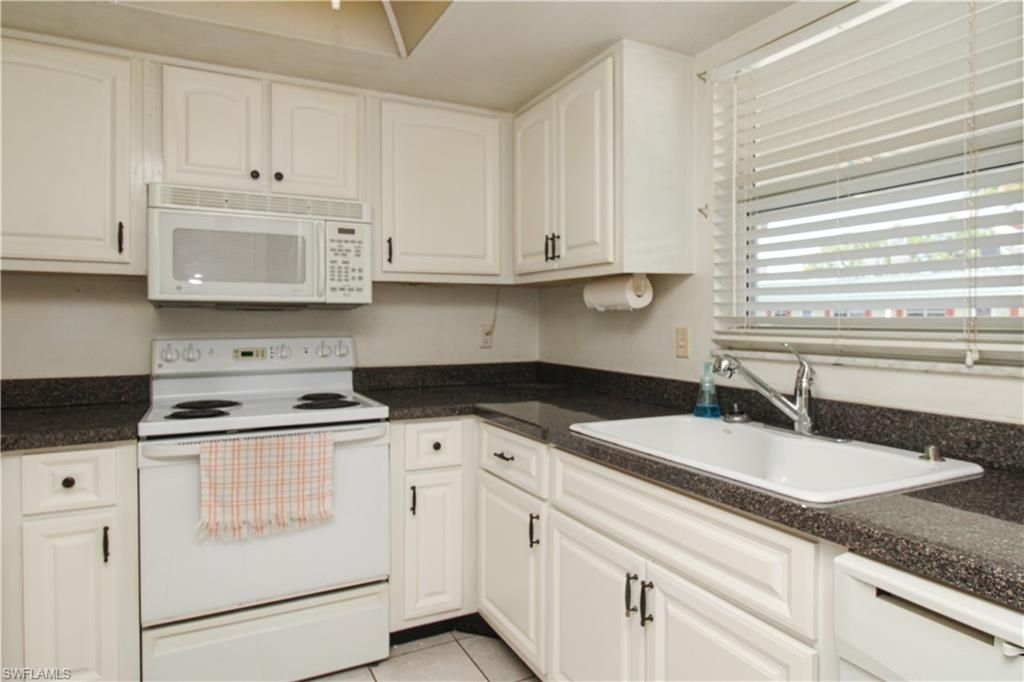 300 Valley Stream Dr , Unit 12-R, Naples, FL 34113 Photo