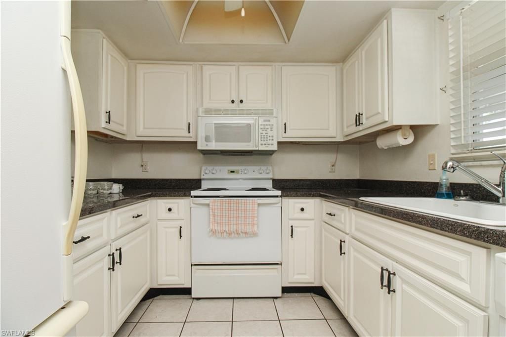 300 Valley Stream Dr , Unit 12-R, Naples, FL 34113 Photo