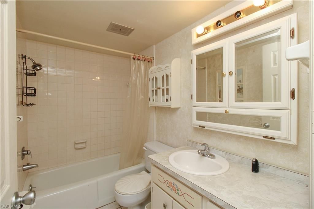 300 Valley Stream Dr , Unit 12-R, Naples, FL 34113 Photo
