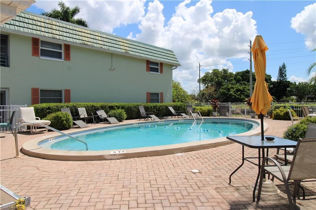 300 Valley Stream Dr , Unit 12-R, Naples, FL 34113 Photo