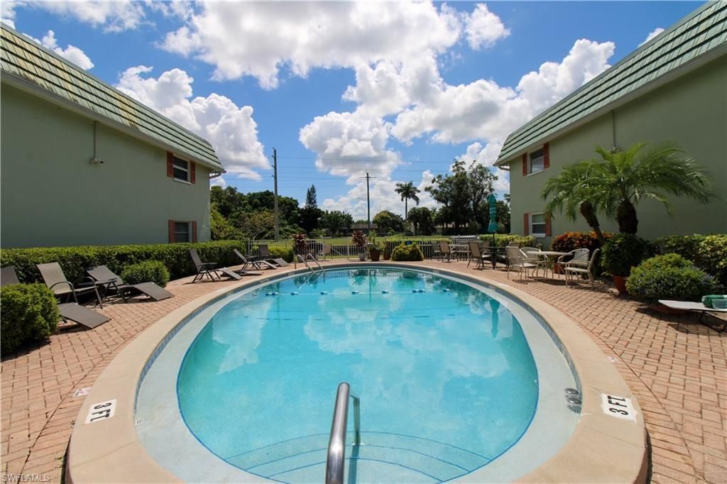 300 Valley Stream Dr , Unit 12-R, Naples, FL 34113 Photo