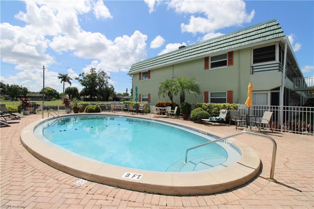 300 Valley Stream Dr , Unit 12-R, Naples, FL 34113 Photo