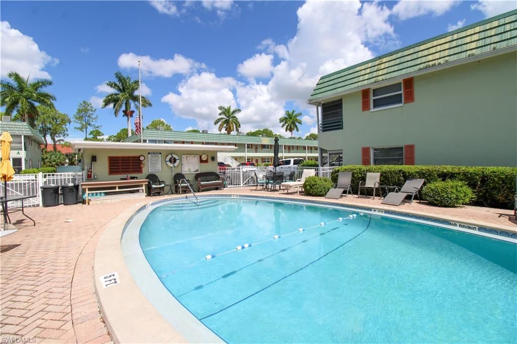 300 Valley Stream Dr , Unit 12-R, Naples, FL 34113 Photo