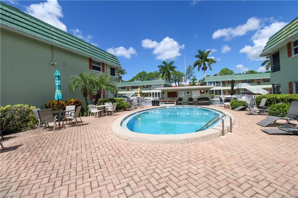 300 Valley Stream Dr , Unit 12-R, Naples, FL 34113 Photo