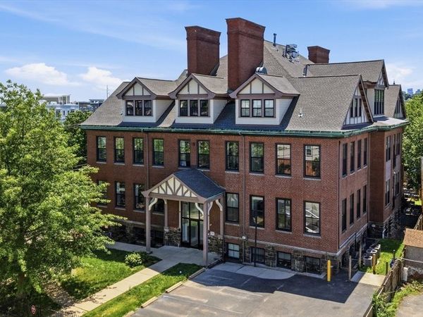 220 Spencer Ave, Unit 104, Chelsea, MA 02150