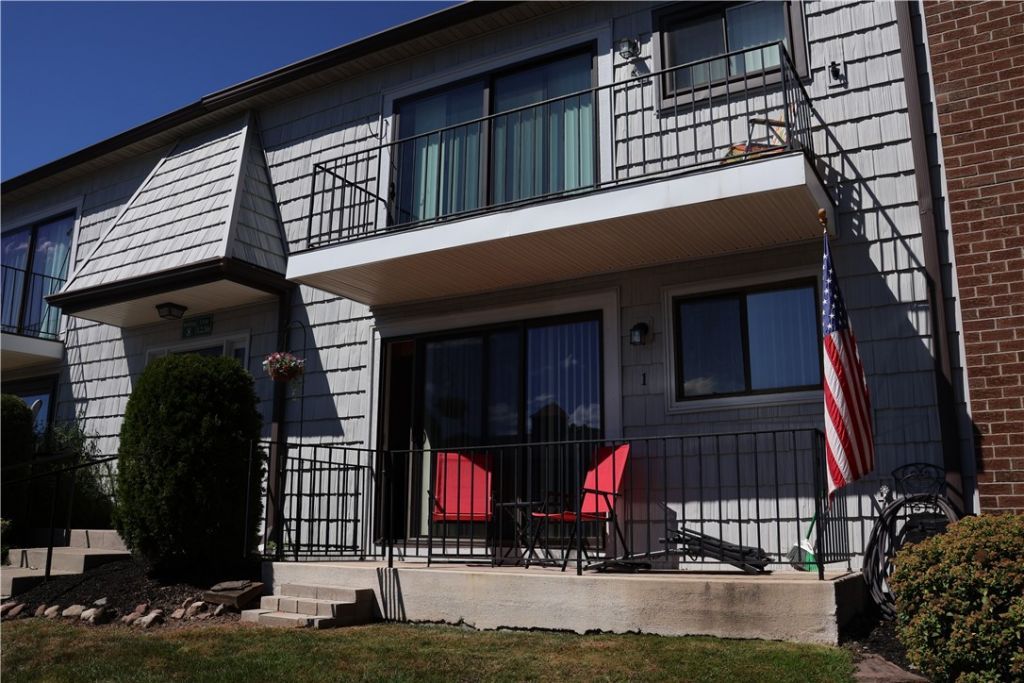 8 High Gate Trail, Unit 1, Fairport, NY 14450 Main Photo