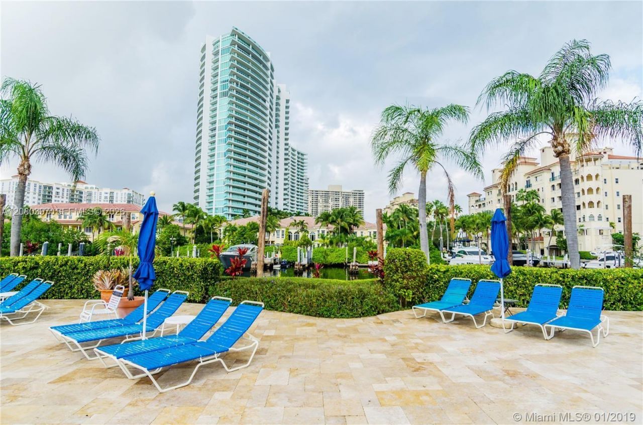 19707 Turnberry Way , Unit 4L, Aventura, FL 33180 Photo