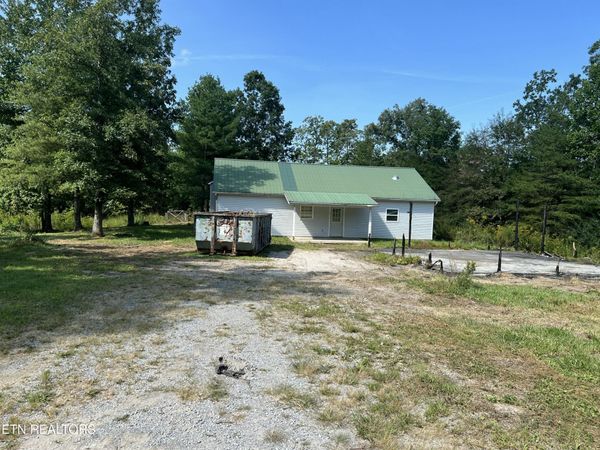 100 High Flats Rd, Monterey, TN 38574