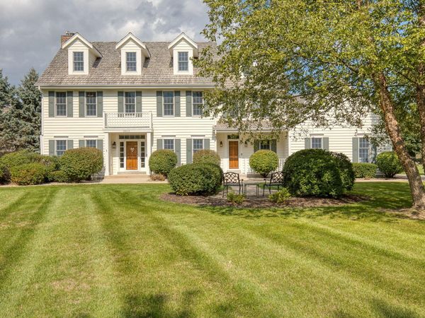 1600 Starbridge Dr, Brookfield, WI 53005
