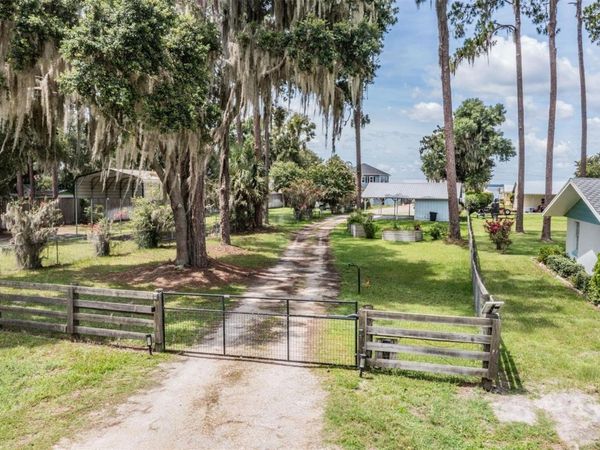 13850 SE 124 STREET , OCKLAWAHA, FL 32179