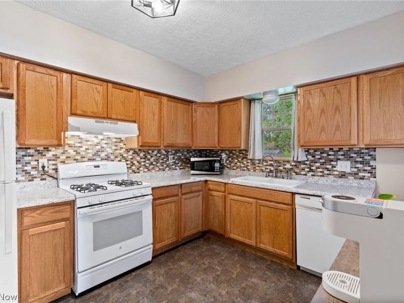 247 Milan Street N, Canal Fulton, OH 44614 Photo 9