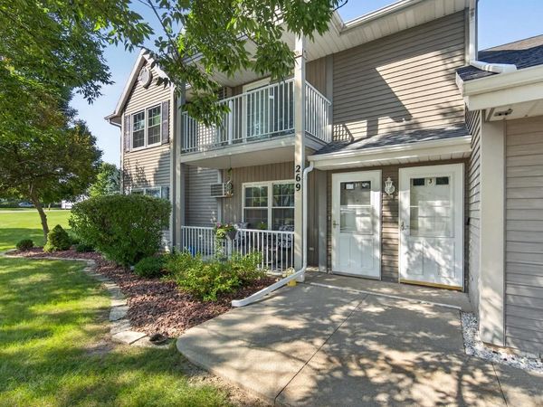 269 Minz Park CIRCLE, Unit 1, West Bend, WI 53095