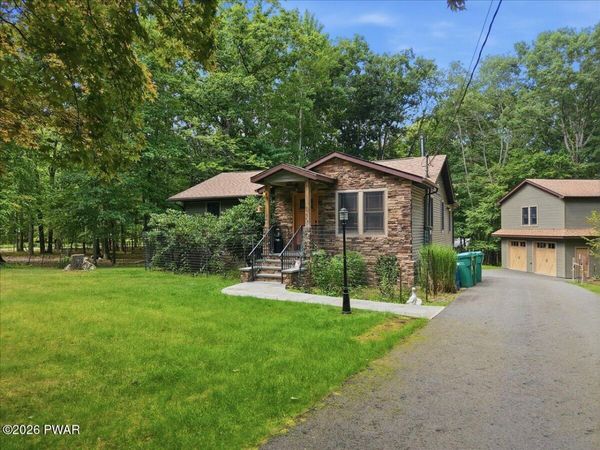 185 Laurel Circle , Hawley, PA 18428
