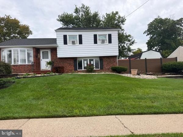 6 MARCIA DRIVE , HAMILTON, NJ 08610
