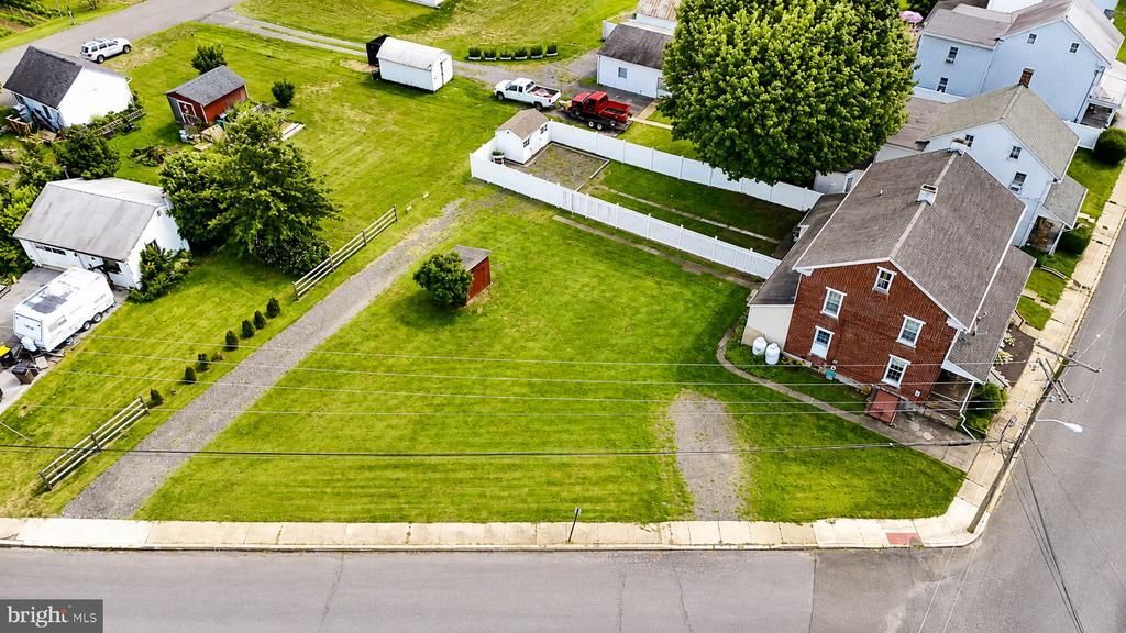 125 E CHESTNUT STREET , BECHTELSVILLE, PA 19505