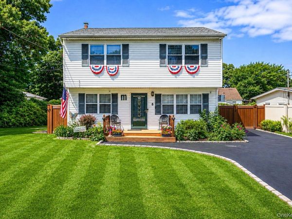 8 Halewood Drive , Shirley, NY 11967