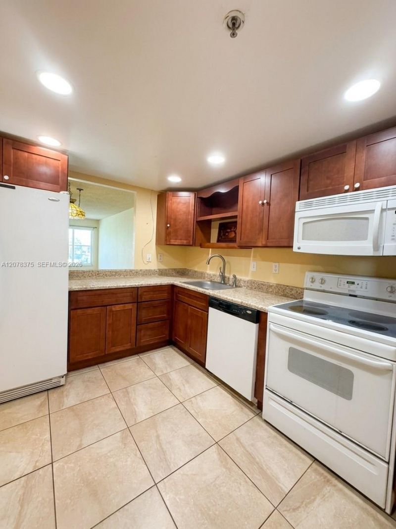 3261 Holiday Springs Blvd , Unit 401, Margate, FL 33063 Photo