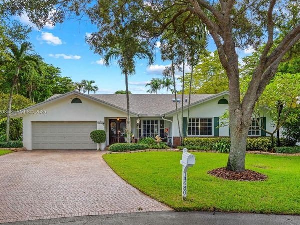 14680 SW 141st Pl , Miami, FL 33186