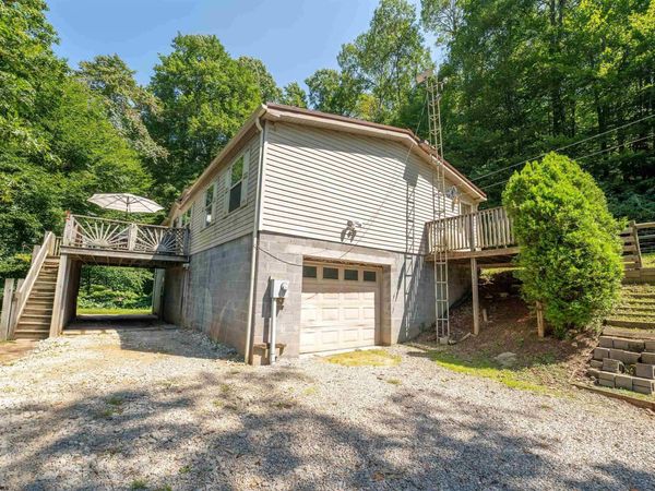 894 Mods Run Road, Mannington, WV 26582