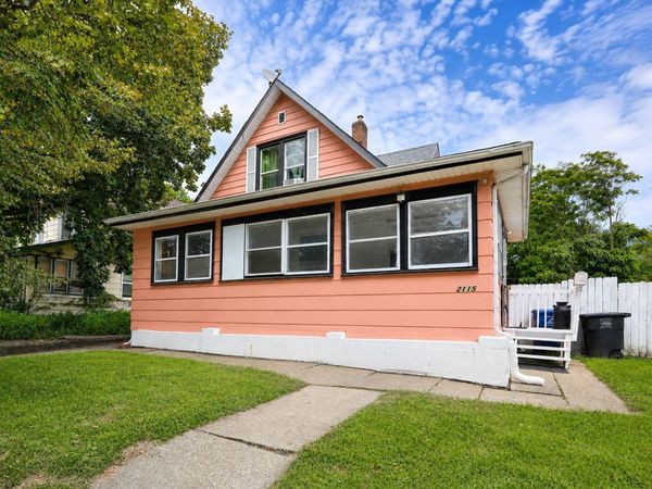 2115 E 13th Street , Des Moines, IA 50316