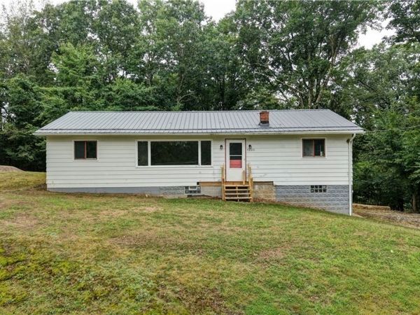 5300 GREENRIDGE RD , New Philadelphia, OH 44663